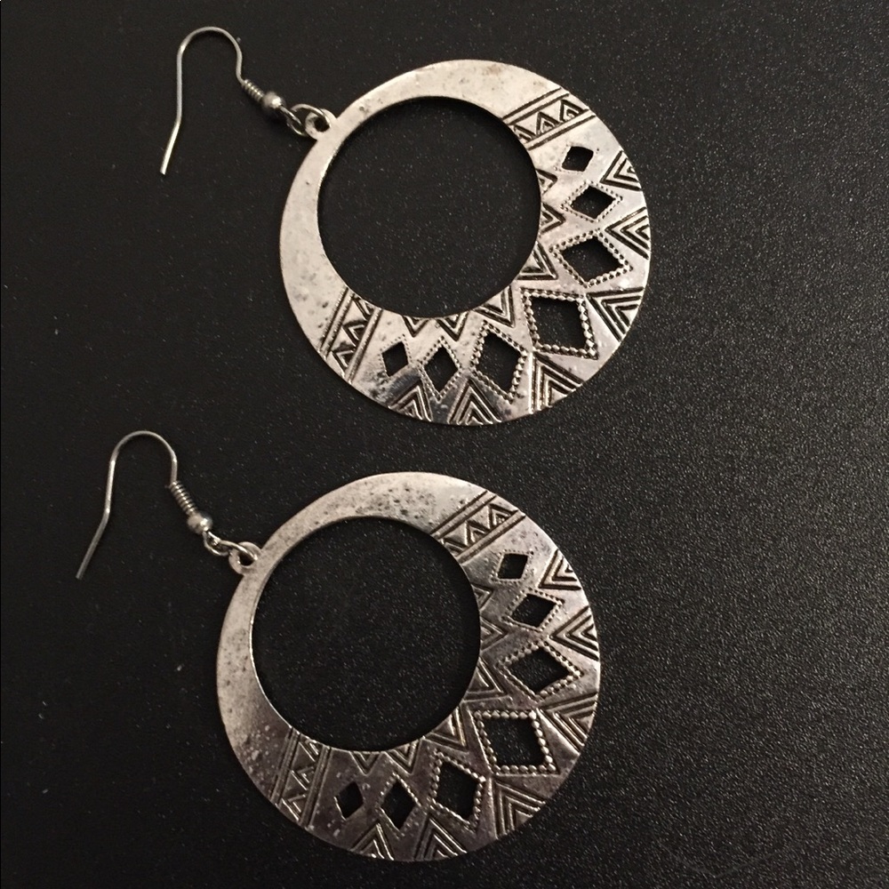🦋 Silver & Black Tribal Dangle Earrings